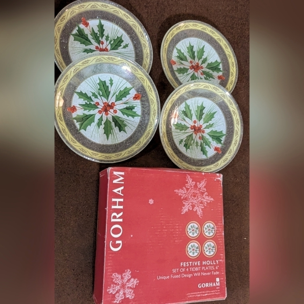 Gorham Festive Holly Dessert Plates in Green, Red & Gold